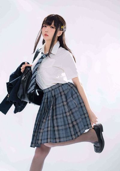 欧美风小姐姐18岁_1080电影免费在线